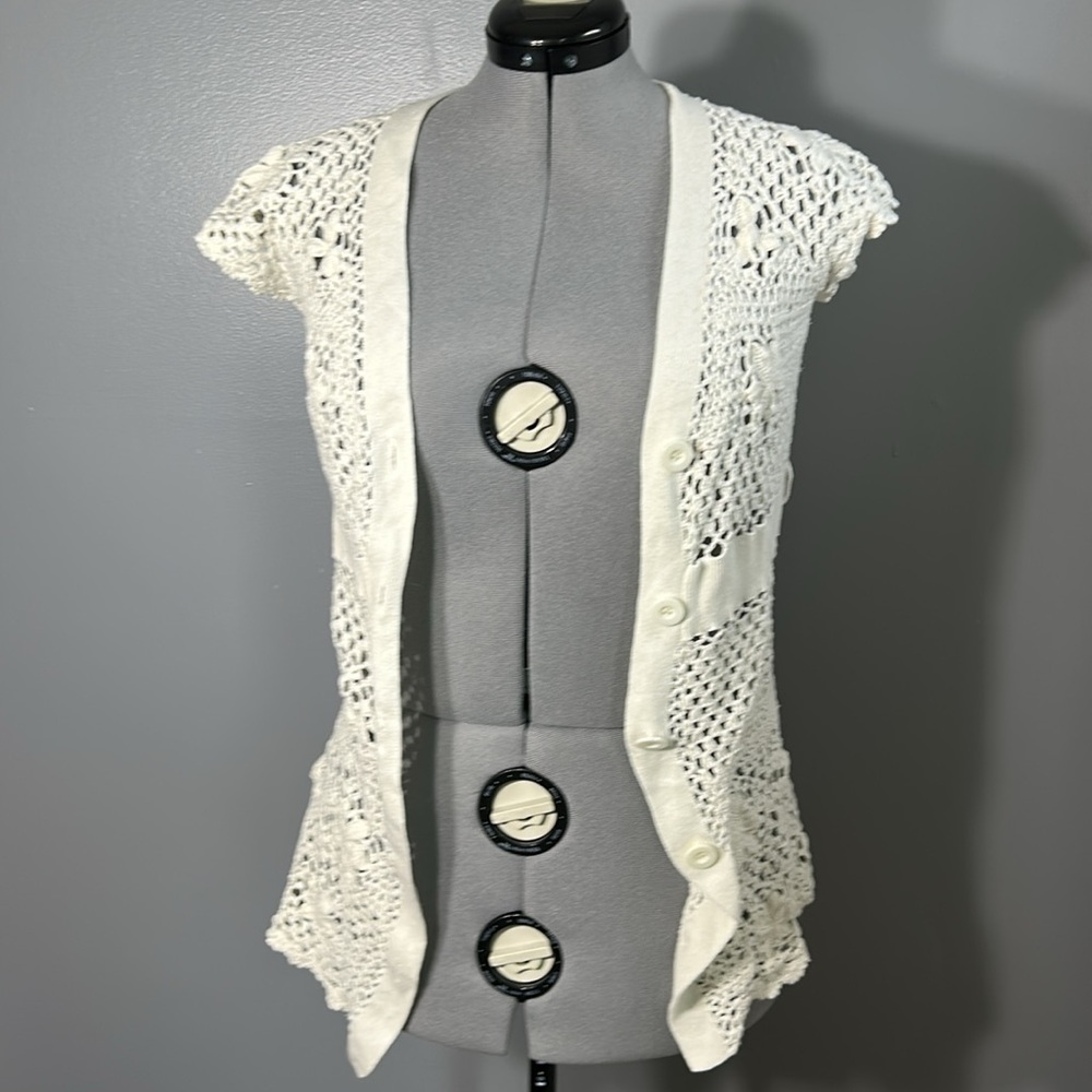 Forever 21 medium white crochet cardigan short sleeve